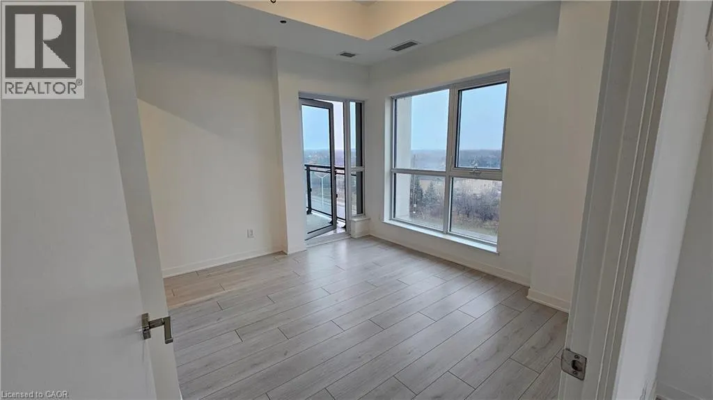 405 DUNDAS Street W