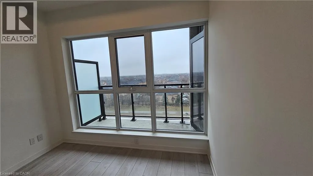 405 DUNDAS Street W