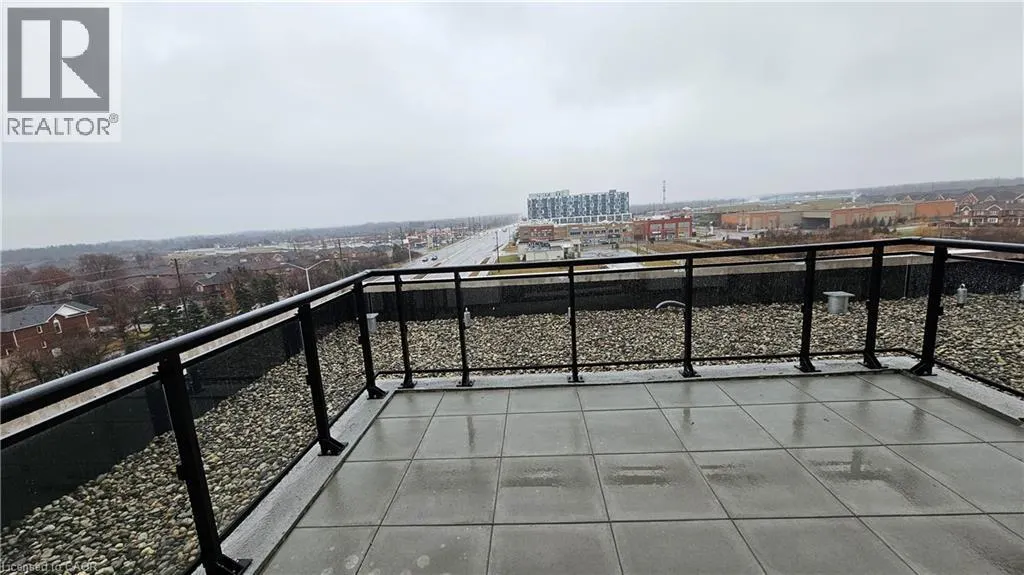 405 DUNDAS Street W