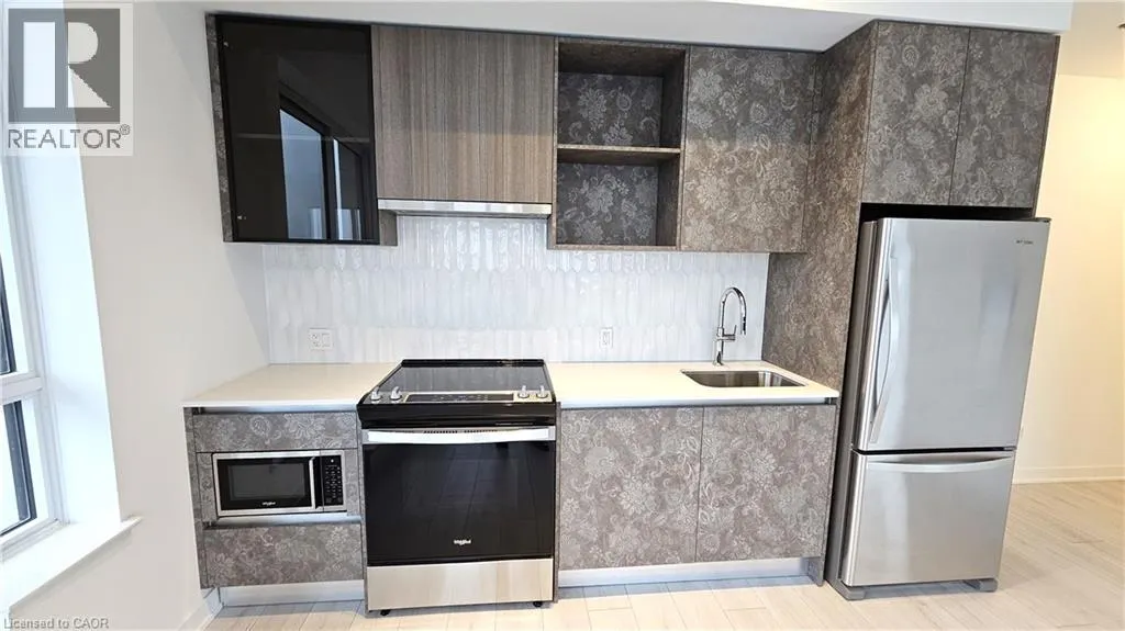 405 DUNDAS Street W