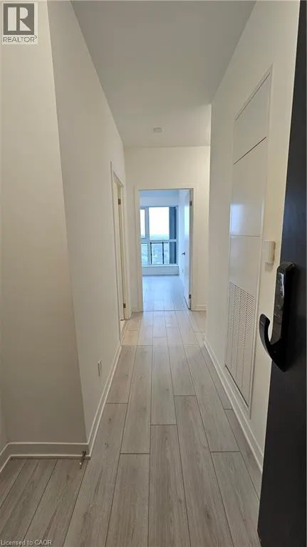 405 DUNDAS Street W