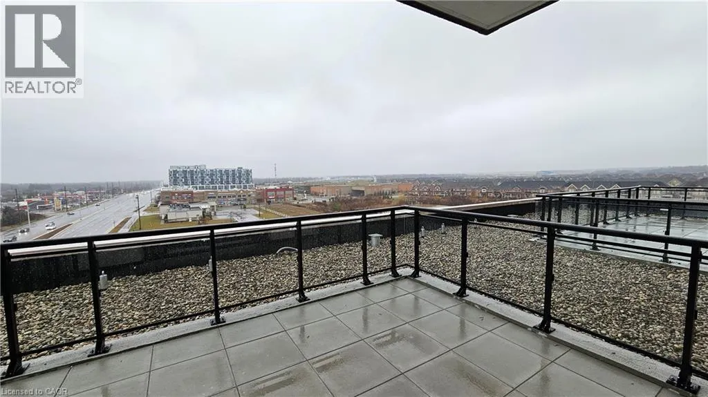 405 DUNDAS Street W