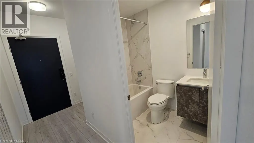 405 DUNDAS Street W