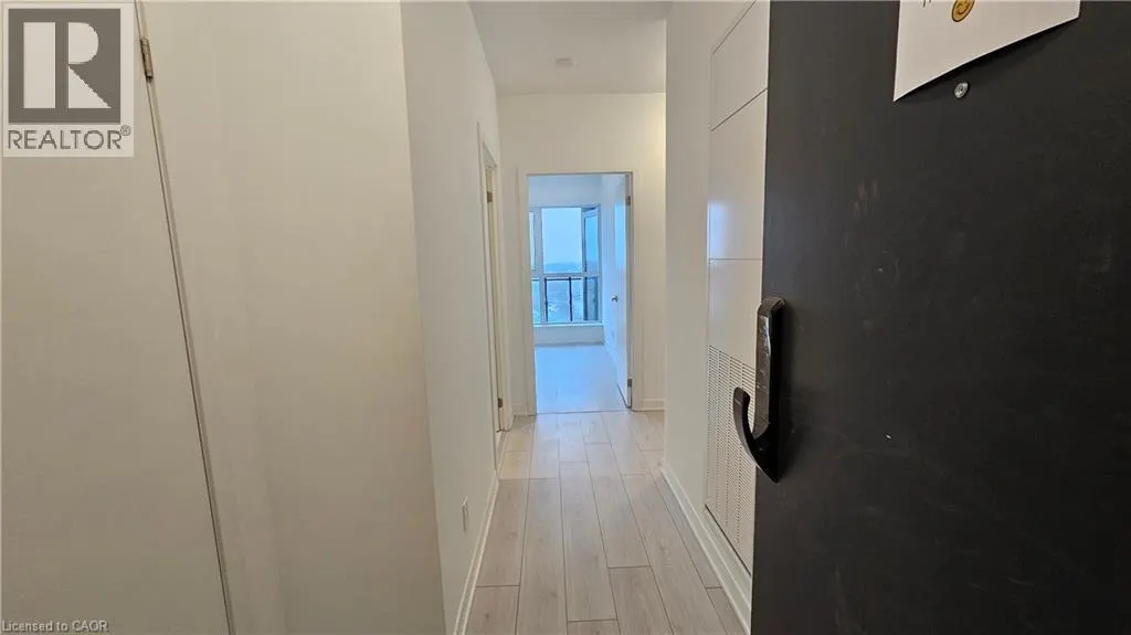 405 DUNDAS Street W