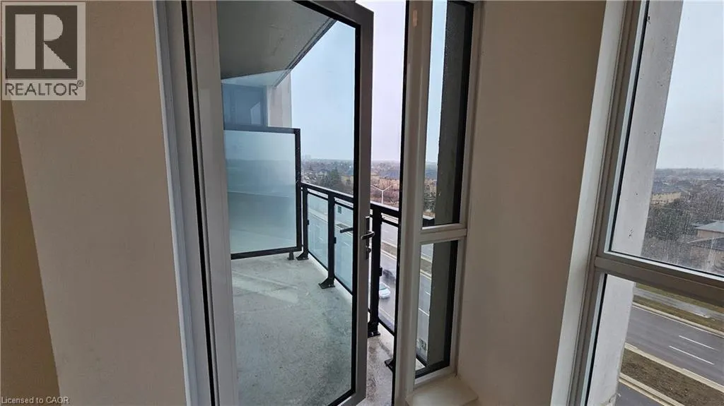 405 DUNDAS Street W