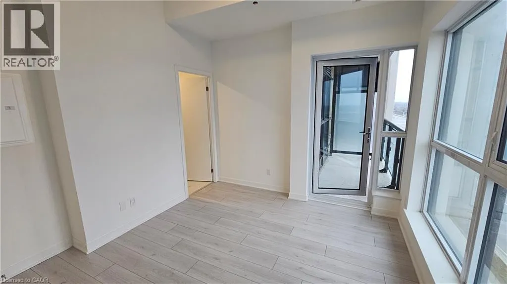405 DUNDAS Street W
