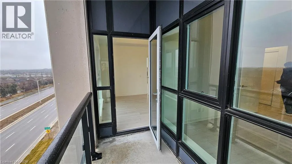 405 DUNDAS Street W