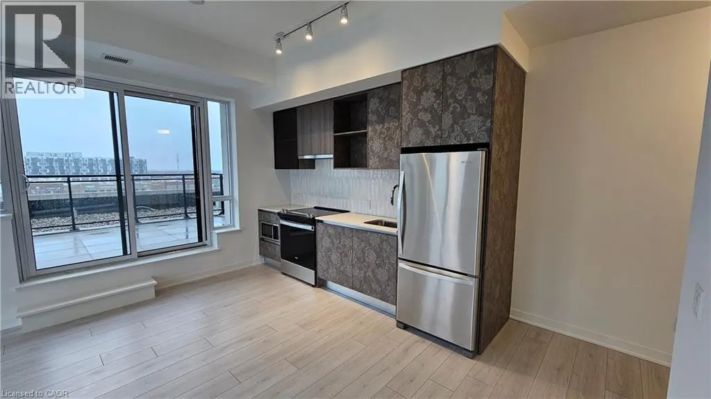 405 DUNDAS Street W