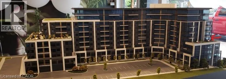 405 DUNDAS Street W