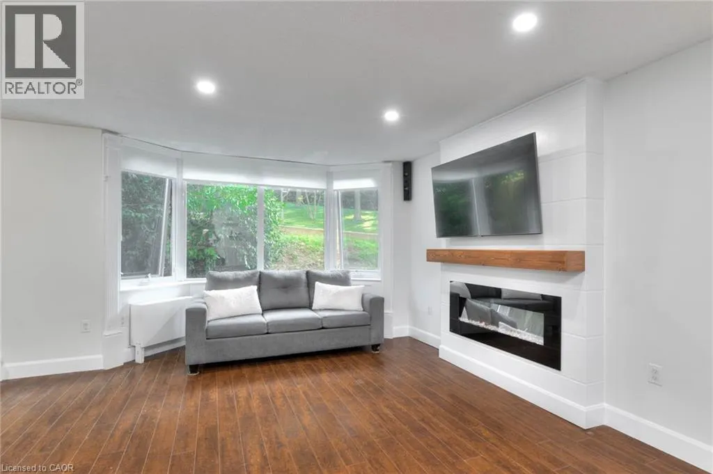 35 GREEN VALLEY Drive Unit# 103, #103
