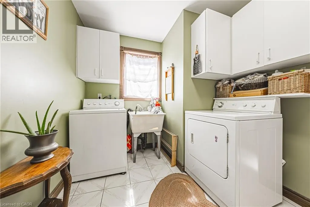 47 TRENHOLME Crescent