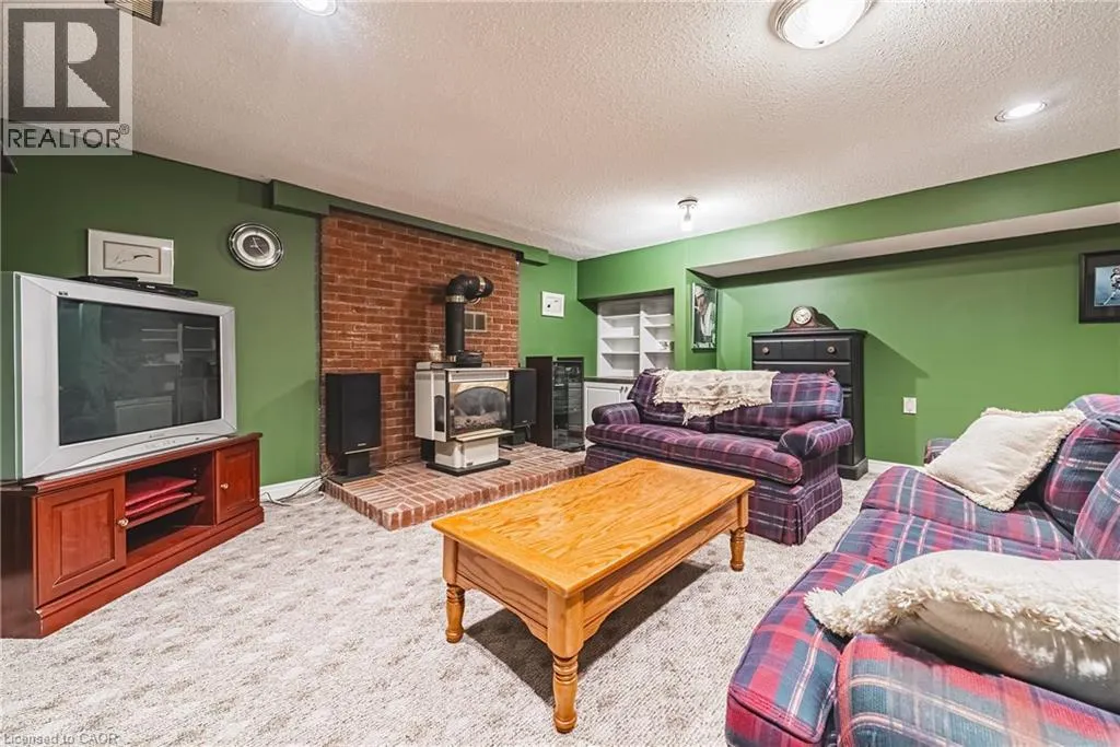 47 TRENHOLME Crescent