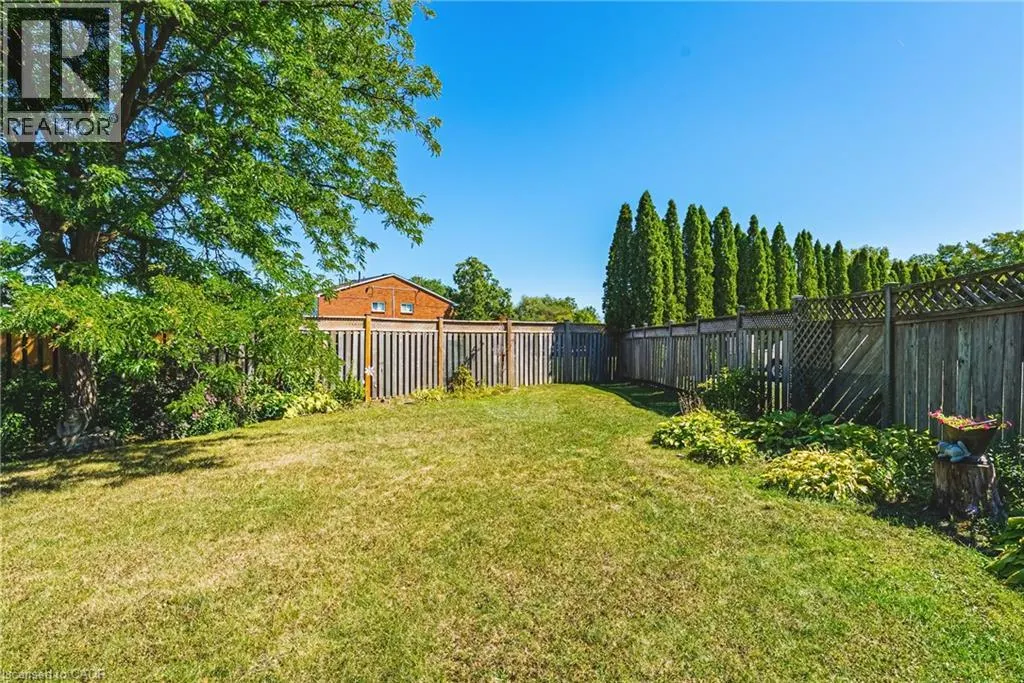 47 TRENHOLME Crescent