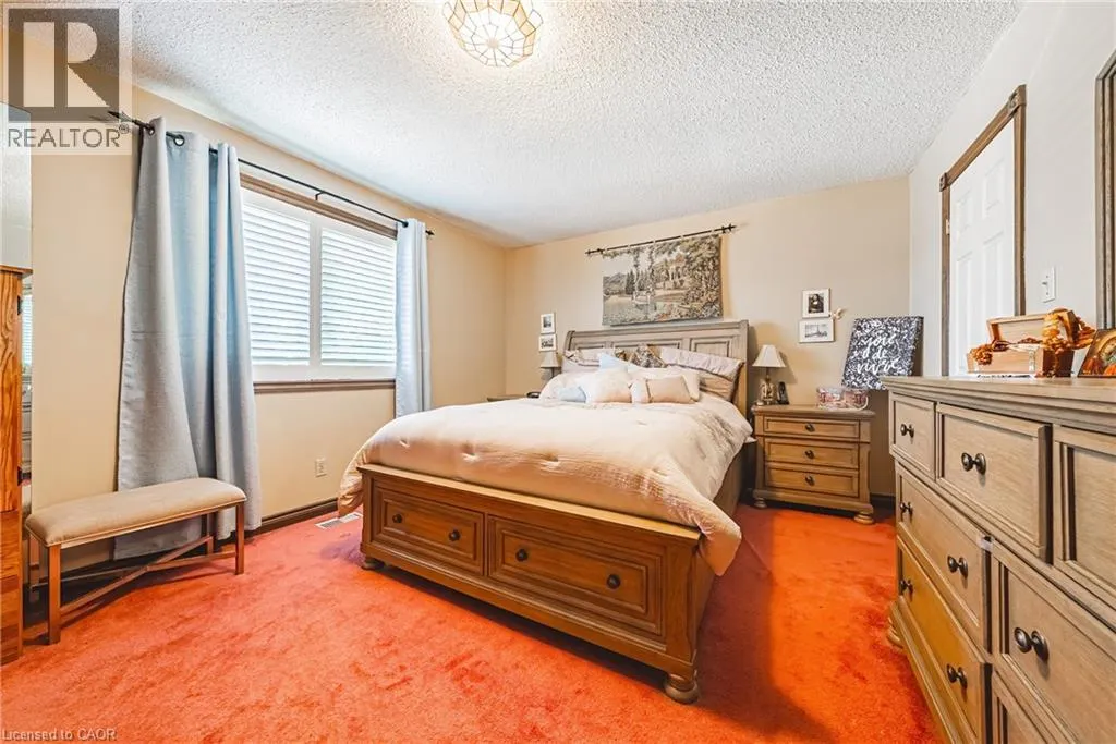 47 TRENHOLME Crescent