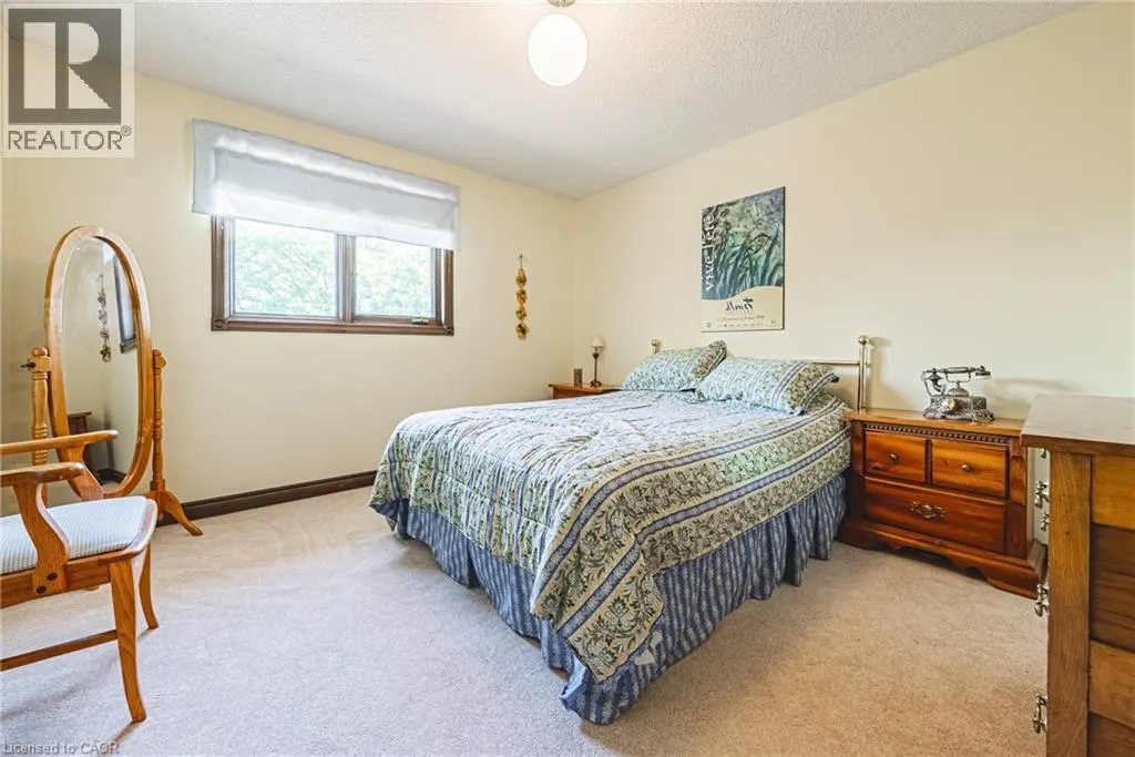 47 TRENHOLME Crescent