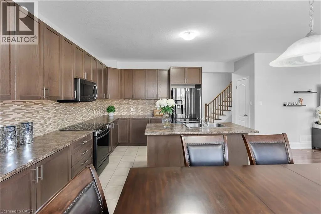 85 SUNSET Way