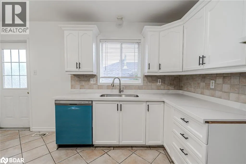 49 FOREST DALE Drive Unit# Upper, #Upper
