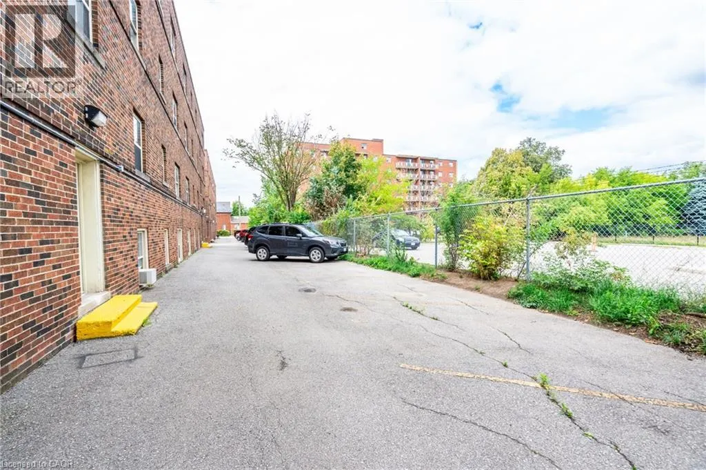 452 ABERDEEN Avenue Unit# 13, #13