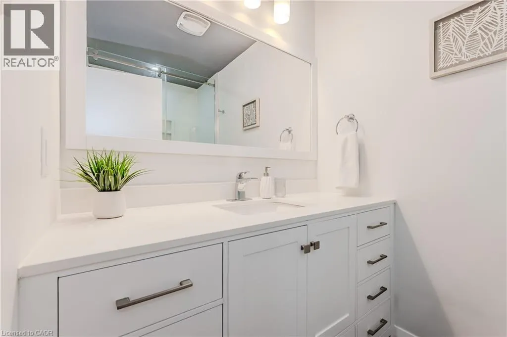308 BLUEVALE Street N Unit# E, #E