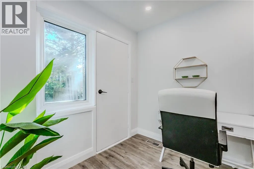 308 BLUEVALE Street N Unit# E, #E