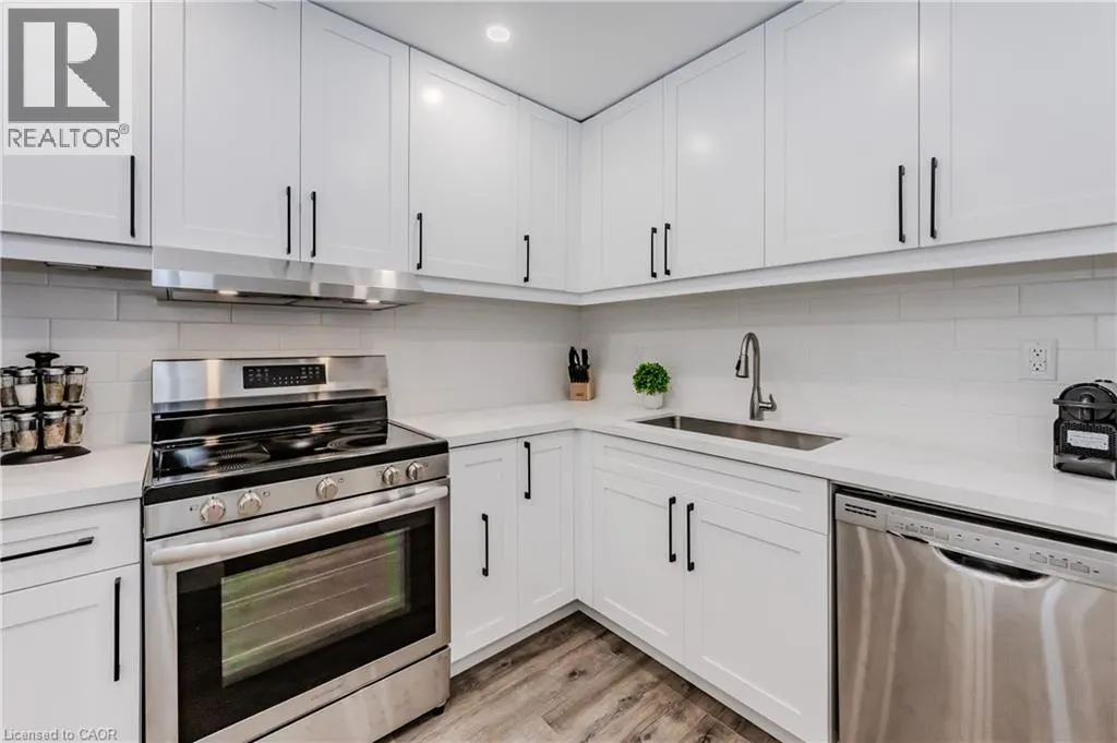 308 BLUEVALE Street N Unit# E, #E