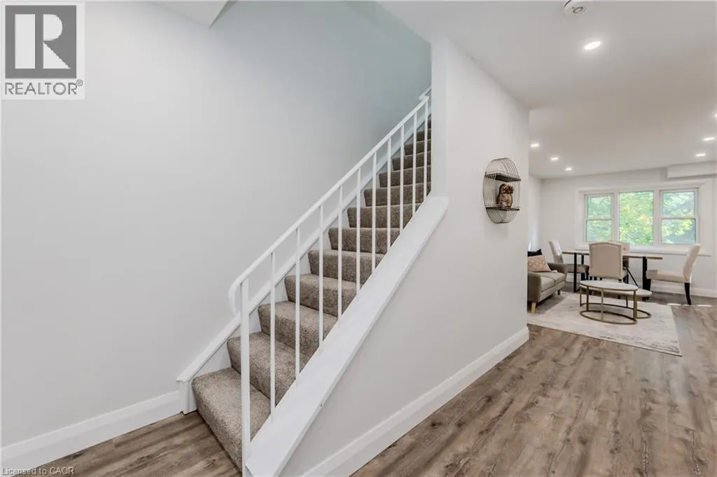 308 BLUEVALE Street N Unit# E, #E