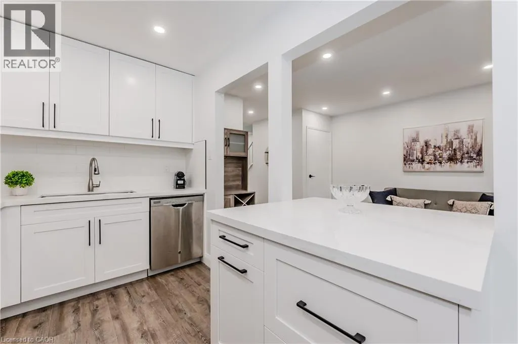 308 BLUEVALE Street N Unit# E, #E