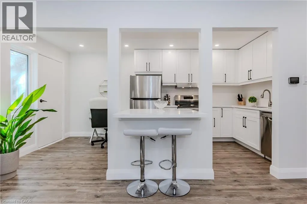308 BLUEVALE Street N Unit# E, #E