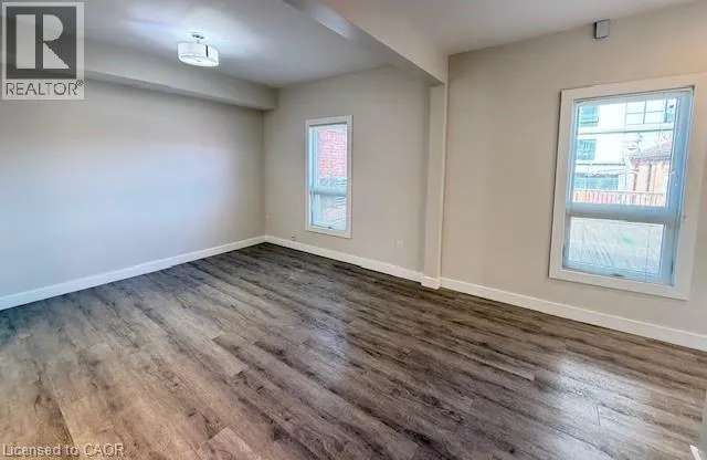 161 WELLINGTON Street N Unit# 201, #201