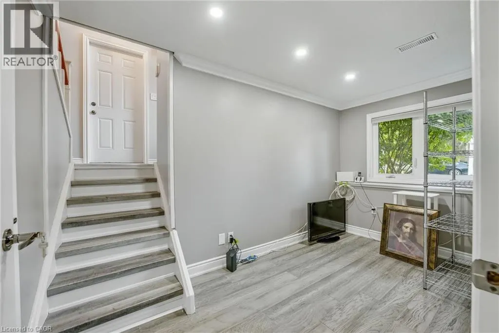 67 WESTBURY Crescent
