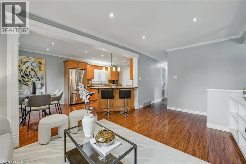 67 WESTBURY Crescent