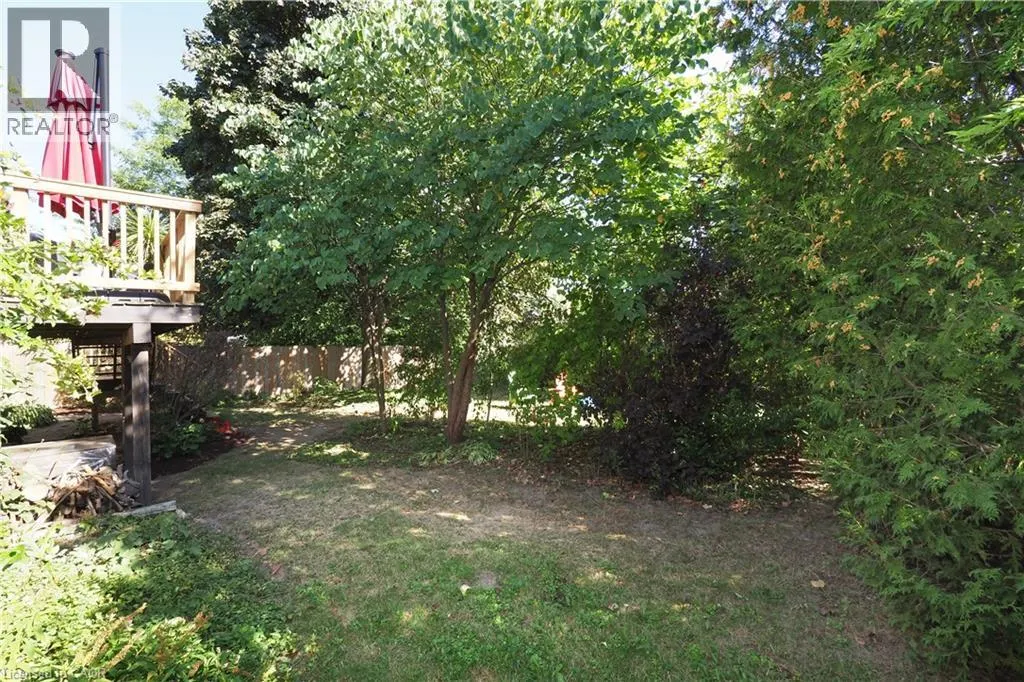 20 GAY Crescent