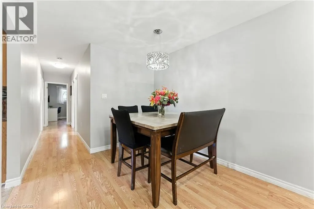 37 MAPLE Crescent