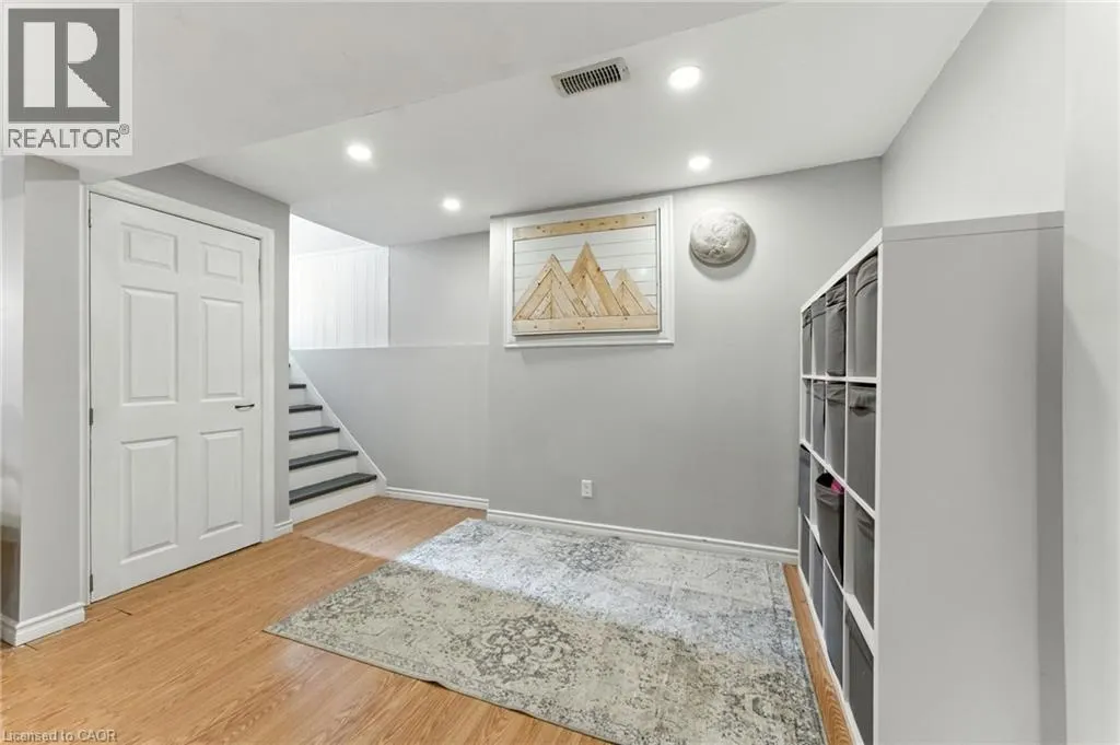 37 MAPLE Crescent