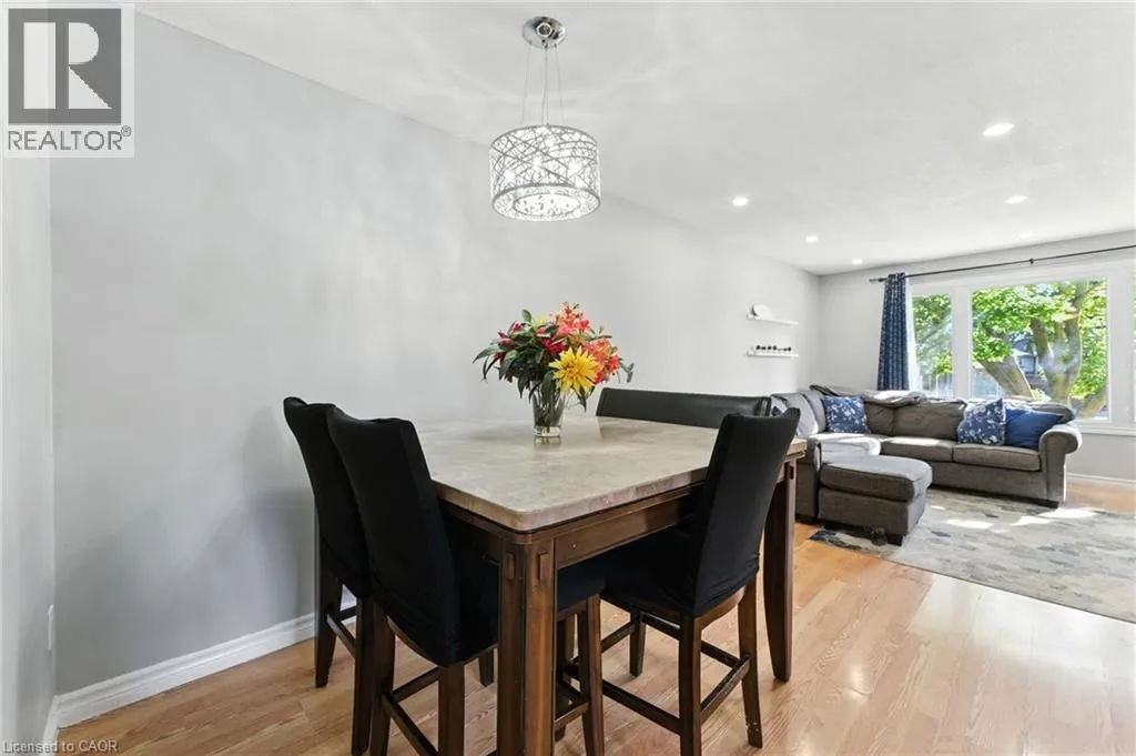 37 MAPLE Crescent
