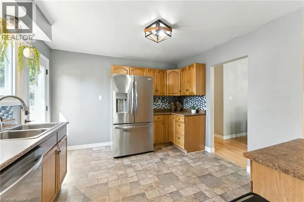 37 MAPLE Crescent