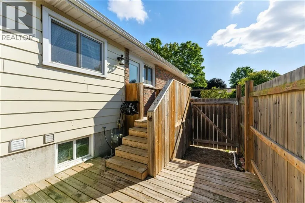 37 MAPLE Crescent