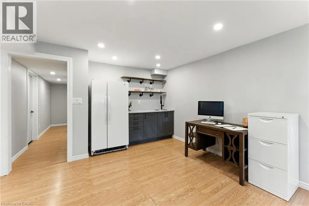 37 MAPLE Crescent