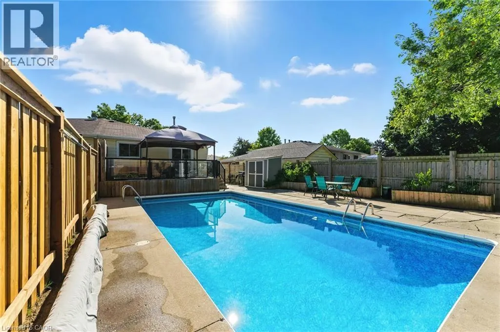 37 MAPLE Crescent