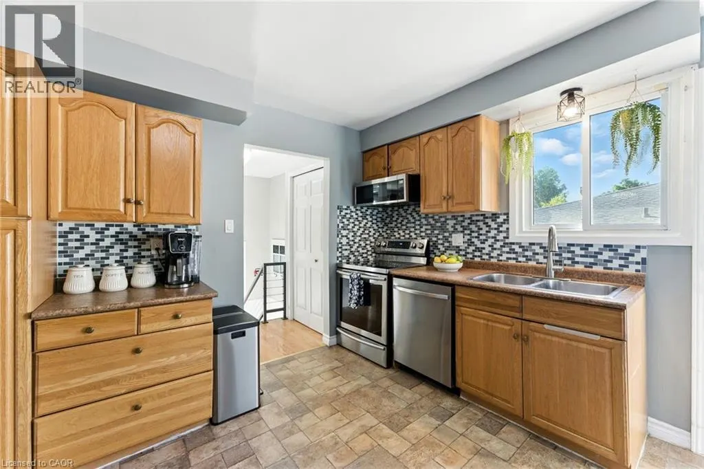 37 MAPLE Crescent