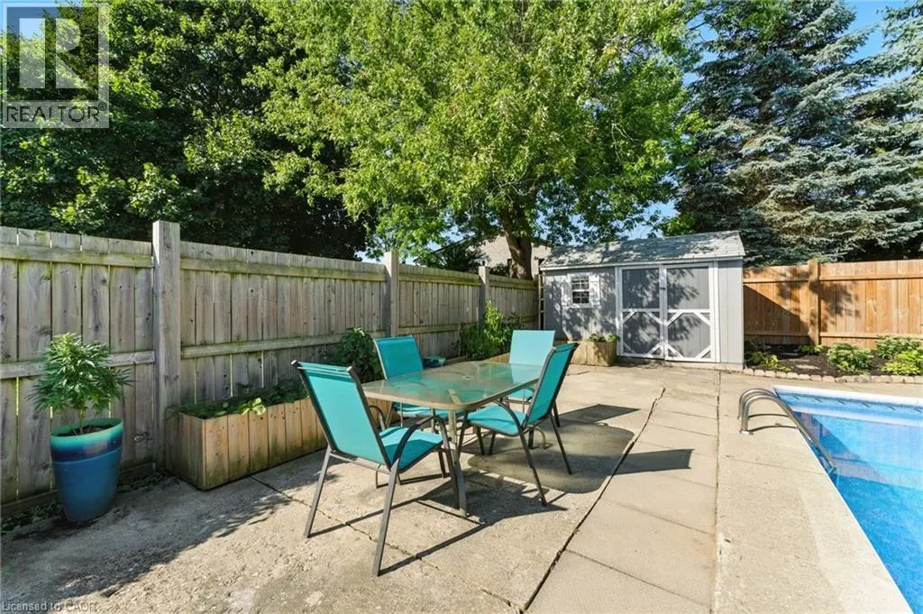 37 MAPLE Crescent