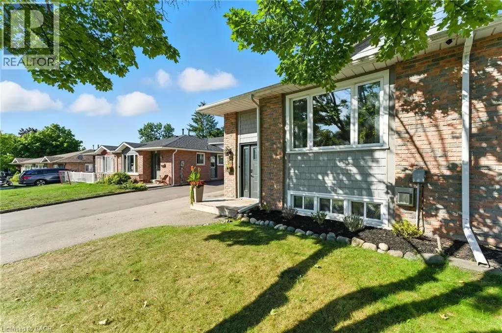 37 MAPLE Crescent