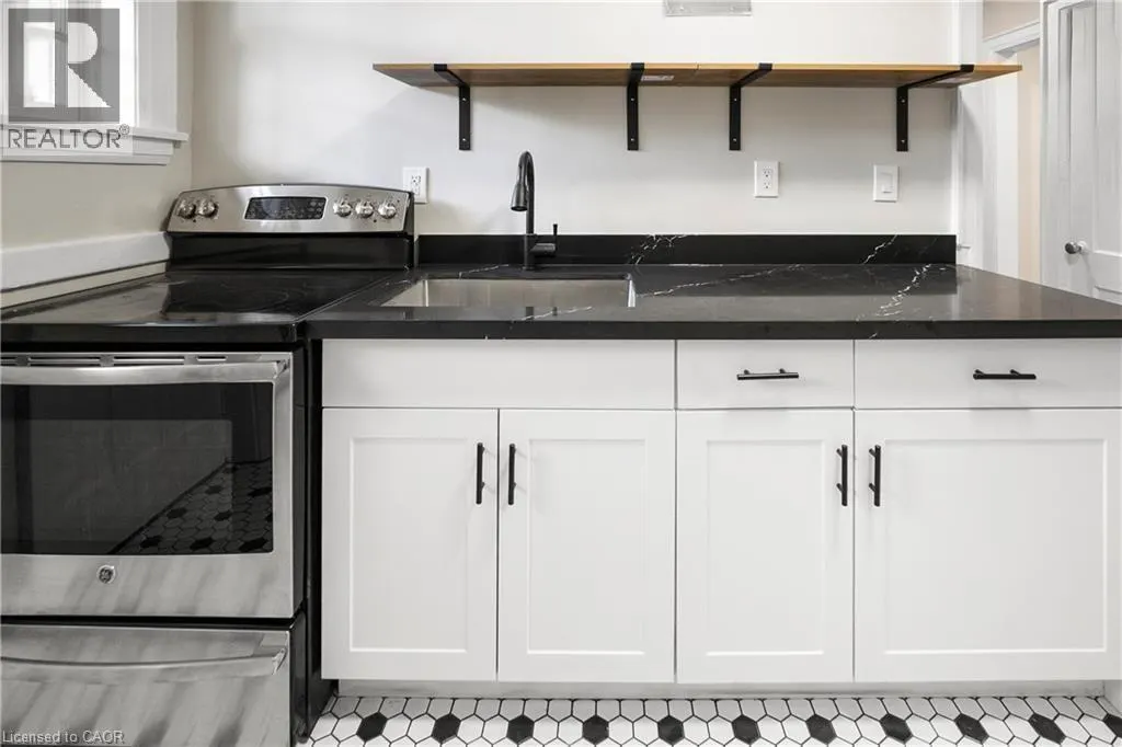 316 ABERDEEN Avenue Unit# 11, #11