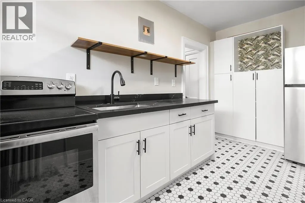 316 ABERDEEN Avenue Unit# 11, #11