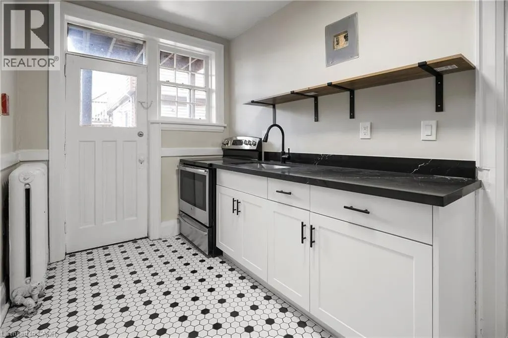 316 ABERDEEN Avenue Unit# 11, #11