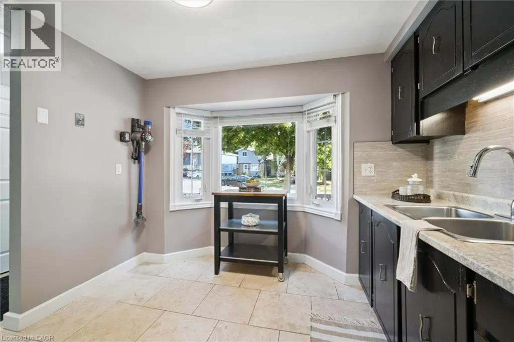 99 CARTER Crescent