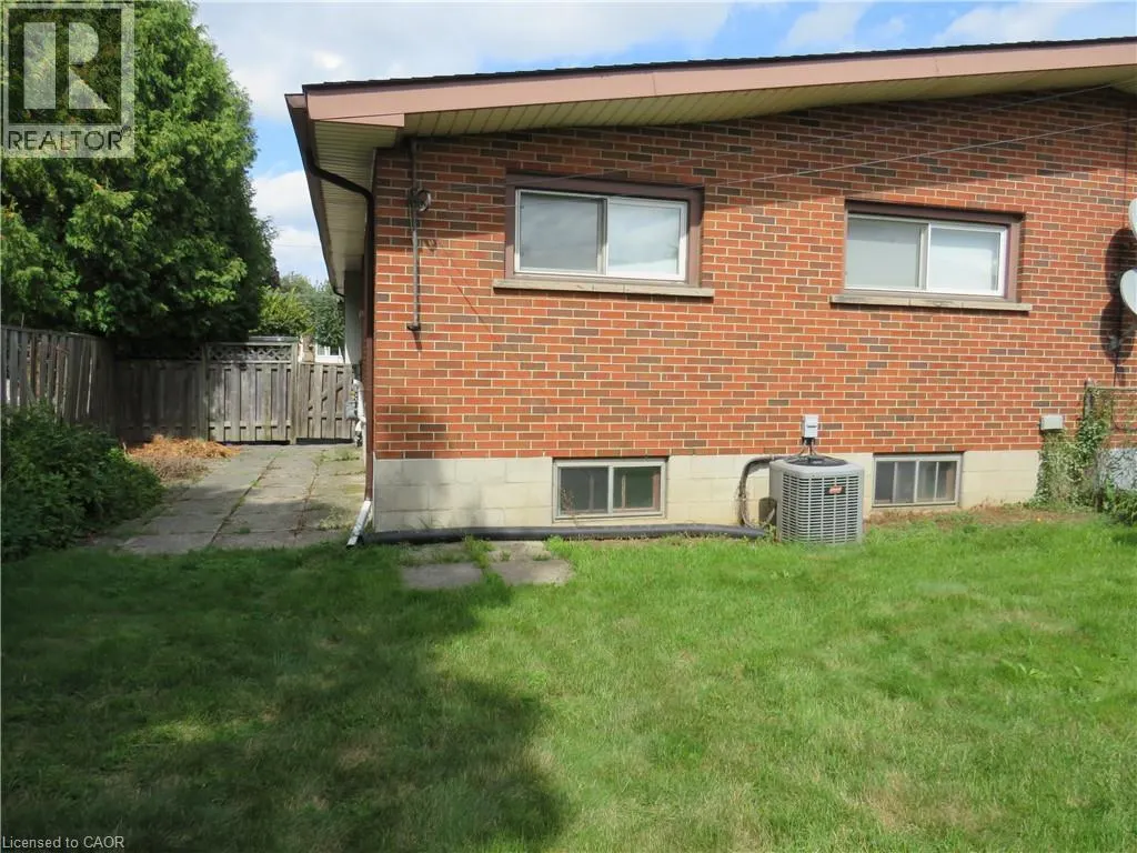 64 LUSCOMBE Street