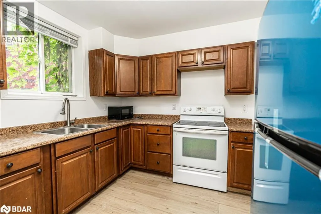 49 FOREST DALE Drive Unit# Lower, #Lower