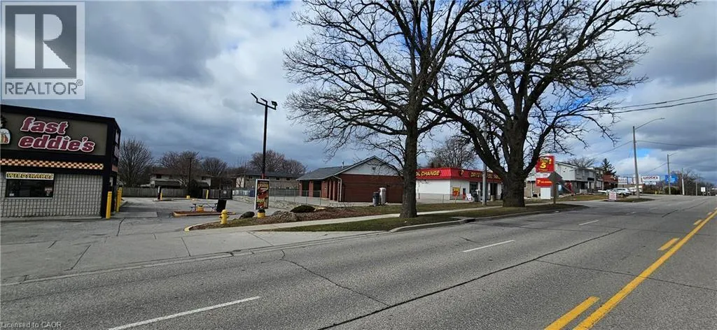 150 DUNDAS Street S