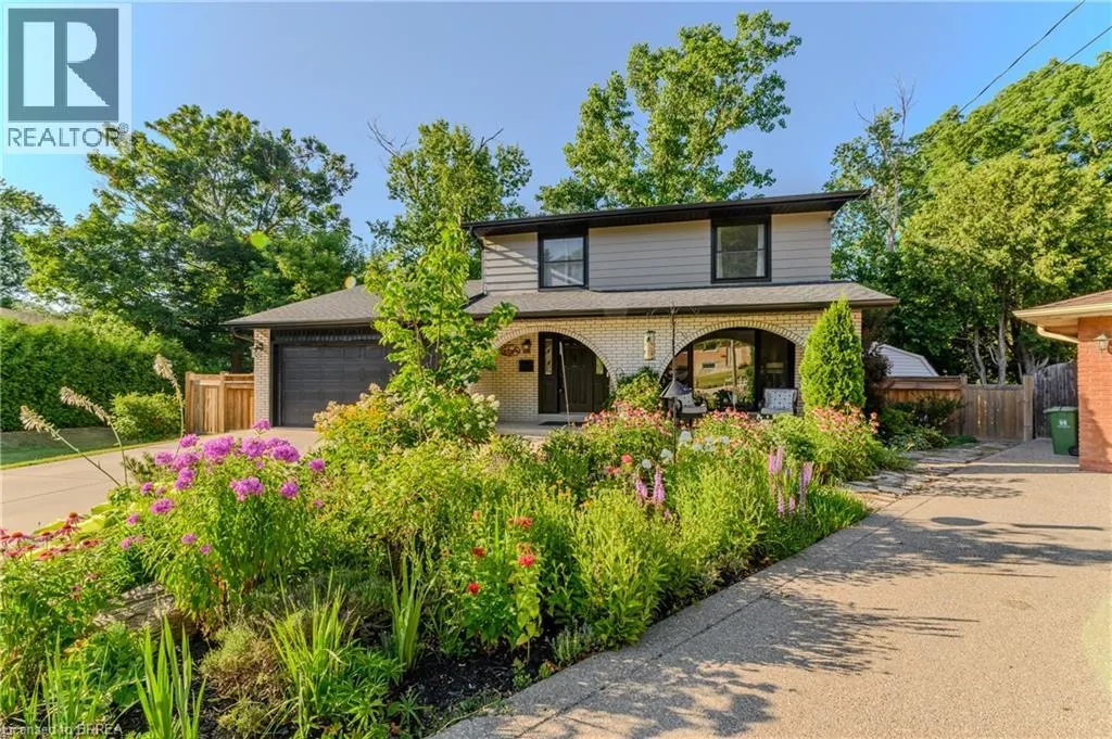 63 VEEVERS Drive